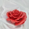 Großer roter Rosenkopf aus Resin seitlich