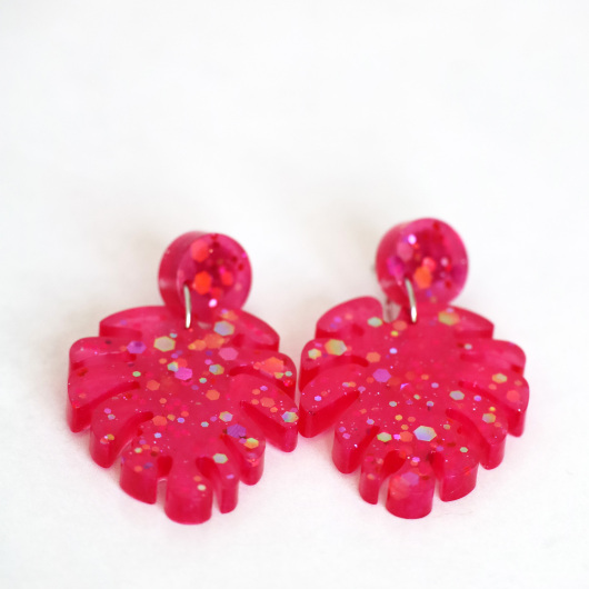 Ohrstecker aus Resin große Monstera Blätter mit Glitzer in Pink Fuchsia