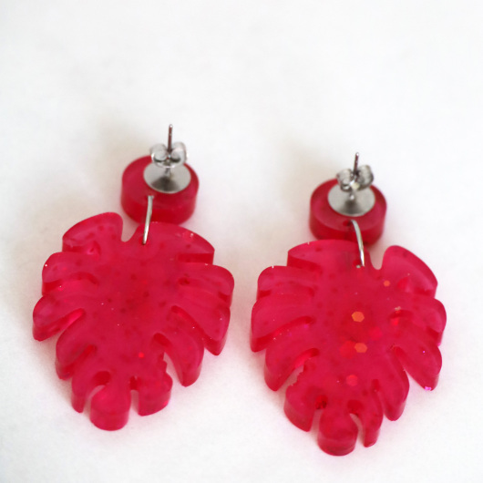 Ohrstecker aus Resin große Monstera Blätter mit Glitzer in Pink Fuchsia
