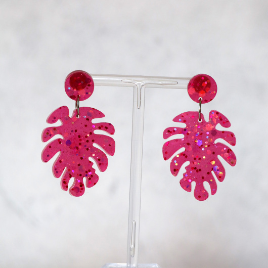 Ohrstecker aus Resin große Monstera Blätter mit Glitzer in Pink Fuchsia