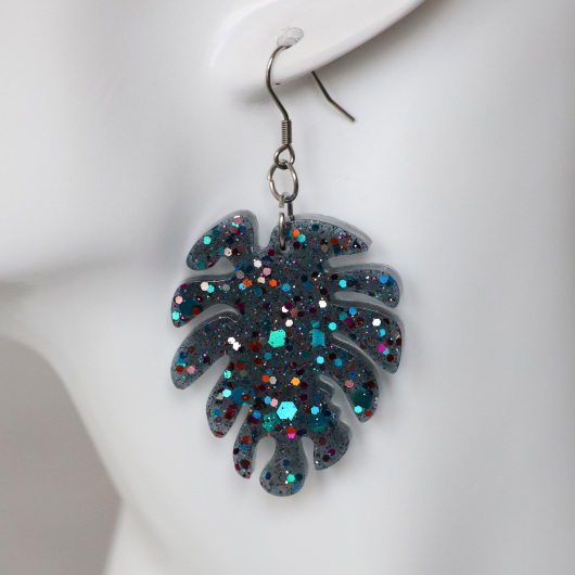 Ohrringe aus Resin große Monstera Blätter mit Glitzer in Schwarz transparent