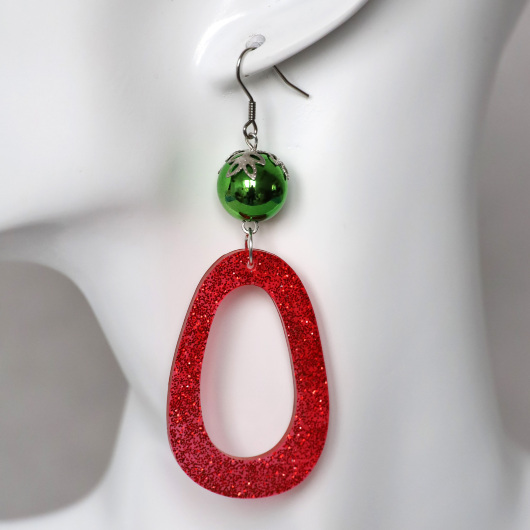 Weihnachtliche Ohrringe aus Resin mit Acrylperle und Perlenhaube Rot Grün