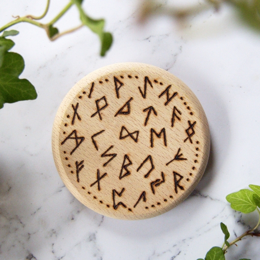 Runen Glas Abdeckung/Untersetzer aus Buchenholz, Einzeln und per Hand gebrannt - Brandmalerei Wooden Rune Mug Covering/Coaster, single hand pyrographed