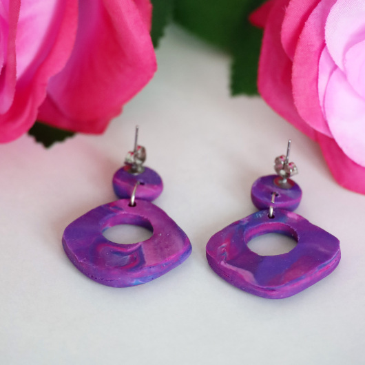 Ohrstecker Polymer Clay abgerundetes Viereck Donuts Violett gemustert